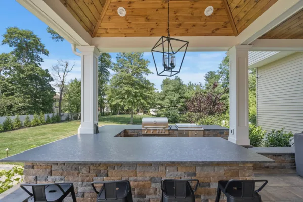 Master the art of outdoor cooking with our custom-designed kitchens, featuring all the amenities for gourmet meals.